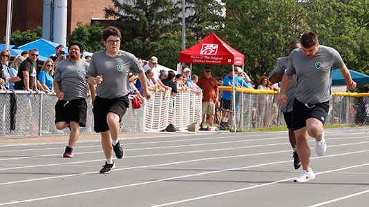 Bowling Green athletes run down the track.